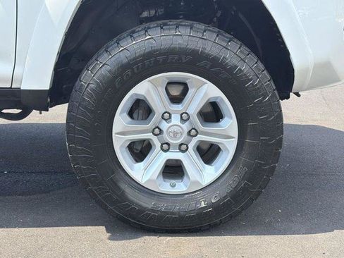 Used 2021 Toyota 4Runner SR5 Premium w/ Moonroof Package AWD/4WD image 10