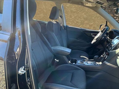 Used 2023 Subaru Forester Premium image 7