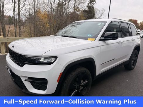 Certified 2025 Jeep Grand Cherokee Altitude image 3