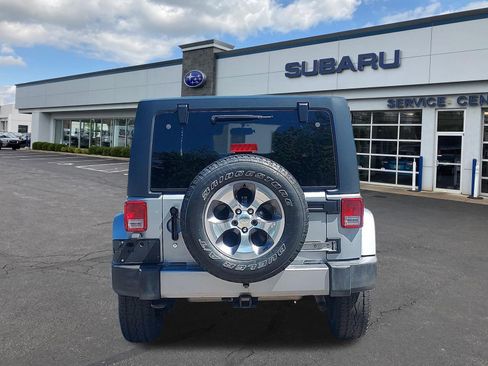 Used 2016 Jeep Wrangler Unlimited Sahara w/ Connectivity Group AWD/4WD image 6