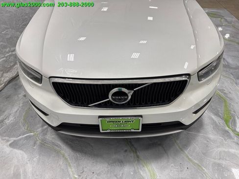 Used 2022 Volvo XC40 T5 Momentum image 18