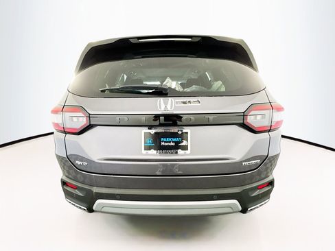 Used 2025 Honda Pilot Touring image 6