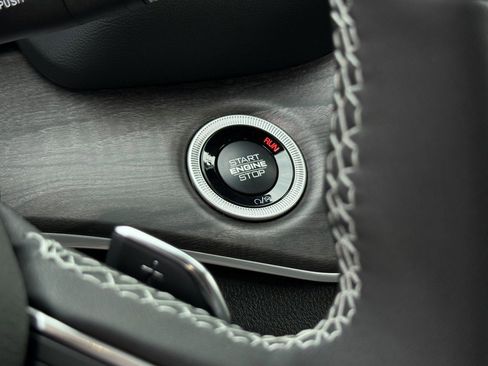 New 2025 Jeep Grand Cherokee L Limited w/ Luxury Tech Group II image 38