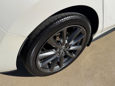 Used 2019 MAZDA MAZDA3 Hatchback w/ Preferred Package FWD image 15