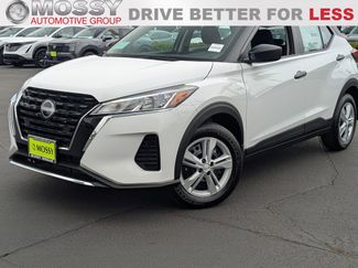 Used 2025 Nissan Kicks Play S image 1