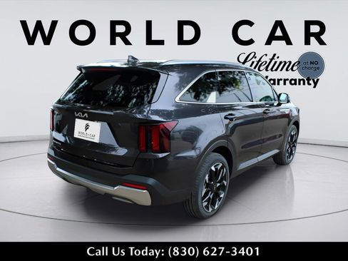 Used 2025 Kia Sorento EX w/ Panoramic Sunroof Package FWD image 2