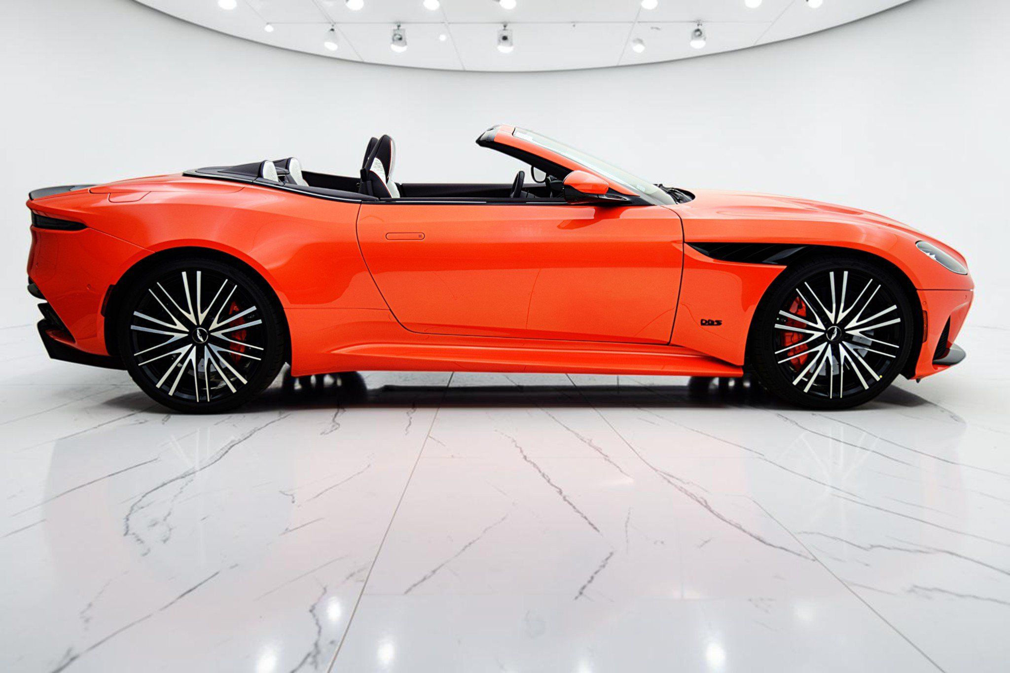 Used 2023 Aston Martin DBS Superleggera Volante RWD image 16