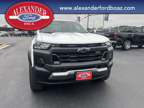 Used 2023 Chevrolet Colorado Trail Boss w/ Technology Package image 5