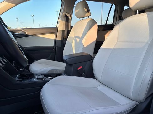 Used 2018 Volkswagen Tiguan SE AWD/4WD image 10