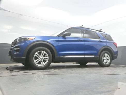 Used 2022 Ford Explorer XLT w/ Equipment Group 202A AWD/4WD image 38