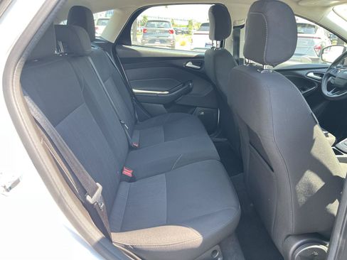 Used 2018 Ford Focus SE FWD image 25