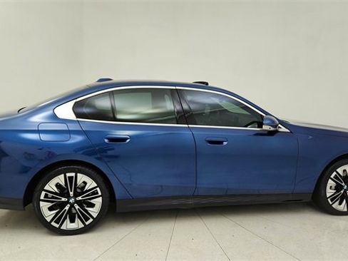 Used 2024 BMW 530i xDrive 530i xDrive w/ Premium Package image 6