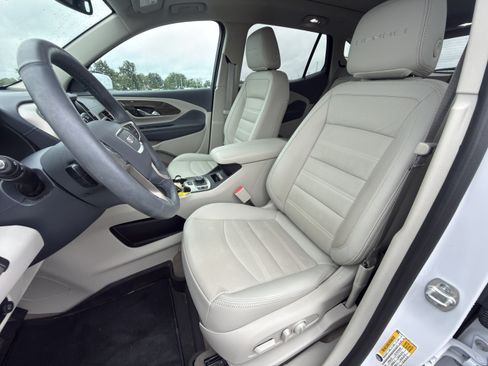 Used 2024 GMC Terrain Denali w/ Denali Premium Package AWD/4WD image 10