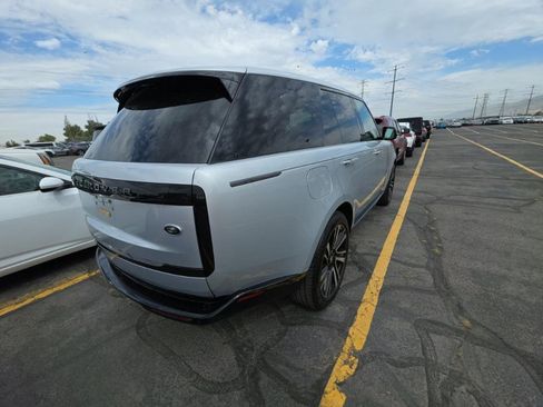 Used 2023 Land Rover Range Rover SE AWD/4WD image 2