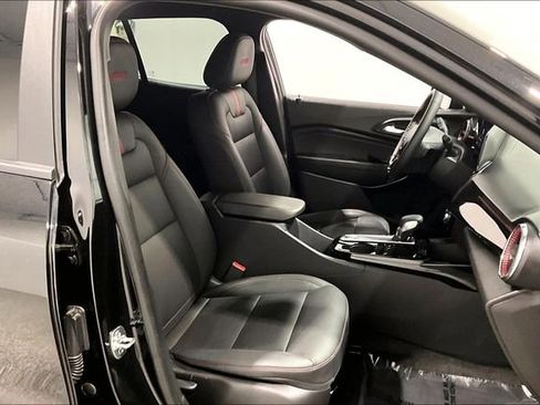 Used 2025 Chevrolet Trax RS image 30