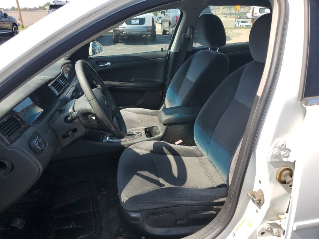 Used 2014 Chevrolet Impala LT w/ LT Sunroof Package FWD image 9