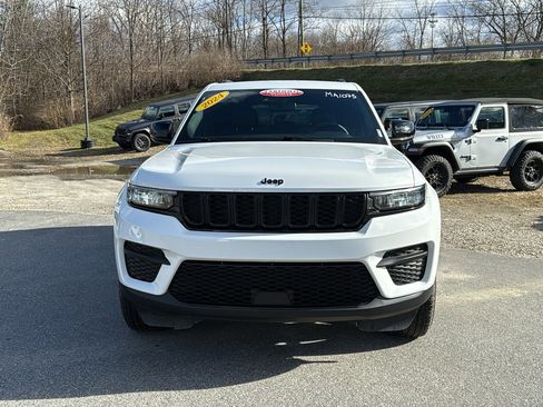 Certified 2024 Jeep Grand Cherokee Altitude image 8