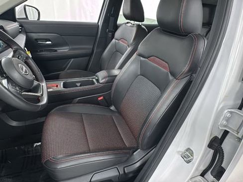 Certified 2025 Nissan Kicks SR image 10