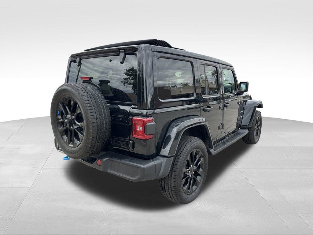 Used 2023 Jeep Wrangler Unlimited Sahara w/ Cold Weather Group AWD/4WD image 11