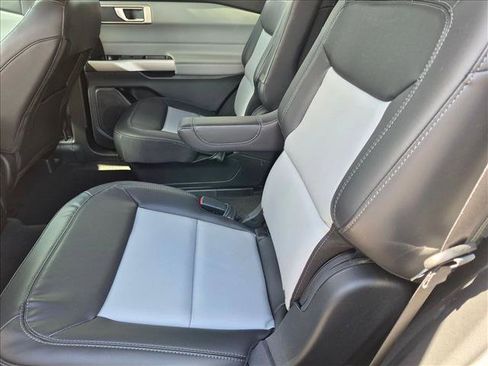 Used 2023 Ford Explorer XLT w/ Equipment Group 202A RWD image 16