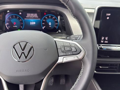 New 2026 Volkswagen Atlas Cross Sport SE FWD image 19