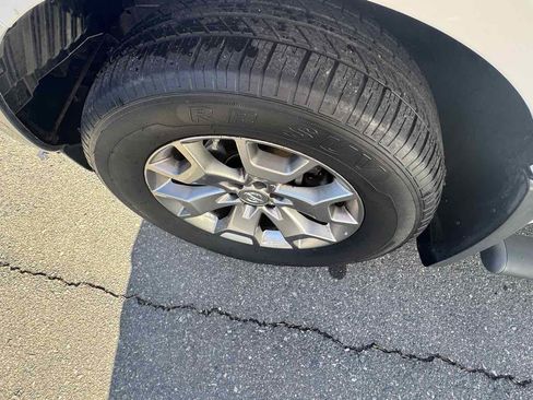 Used 2015 Nissan Frontier SL w/ Moonroof Package image 11