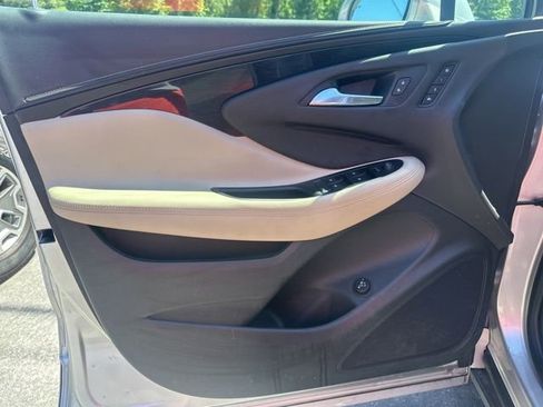 Used 2018 Buick Envision Essence FWD image 10