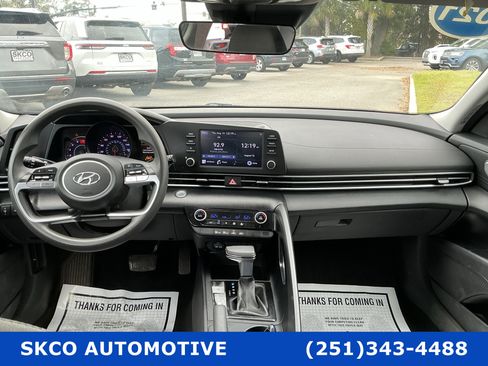 Used 2021 Hyundai Elantra SEL image 15