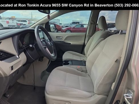 Used 2016 Toyota Sienna LE FWD image 9