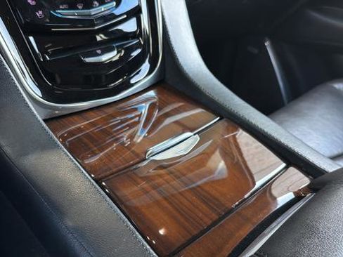 Used 2018 Cadillac Escalade 4WD image 21
