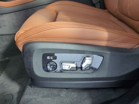 New 2026 BMW X7 M60i image 11