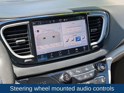 Used 2023 Chrysler Pacifica Touring-L FWD image 17