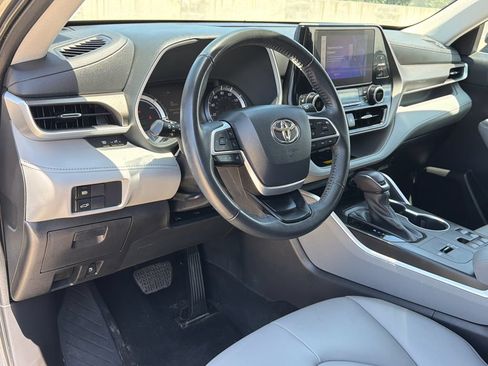 Used 2023 Toyota Highlander XLE AWD/4WD image 23