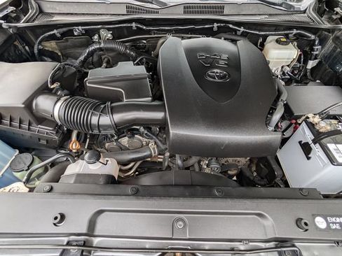 Used 2019 Toyota Tacoma TRD Off-Road w/ Technology Package AWD/4WD image 30