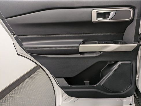 Used 2022 Ford Explorer XLT image 21