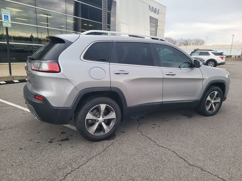 Used 2019 Jeep Cherokee Limited w/ Trailer Tow Group image 3