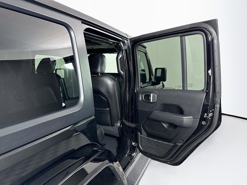 Used 2023 Jeep Wrangler Sahara image 28