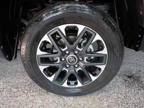Used 2023 Toyota Tundra Limited image 28