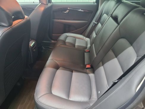 Used 2016 Volvo XC70 T5 Premier w/ Proximity Package AWD/4WD image 39