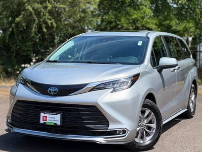 Certified 2023 Toyota Sienna XLE