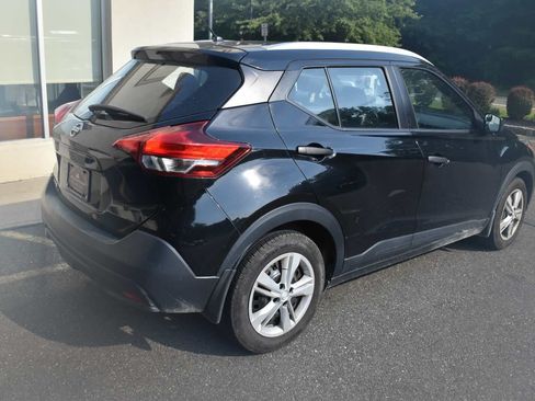 Used 2018 Nissan Kicks S FWD image 2