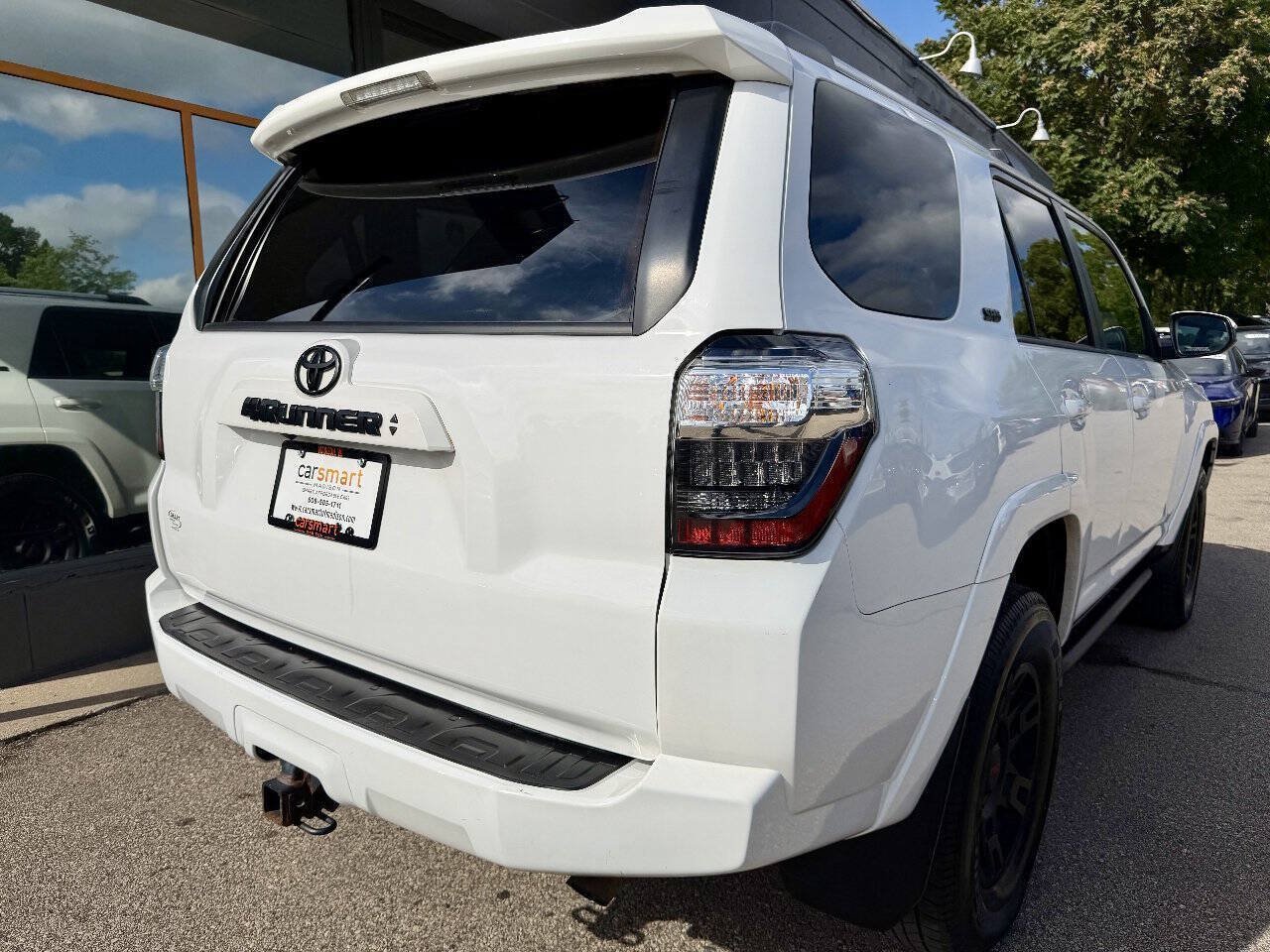 Used 2021 Toyota 4Runner SR5 AWD/4WD image 9