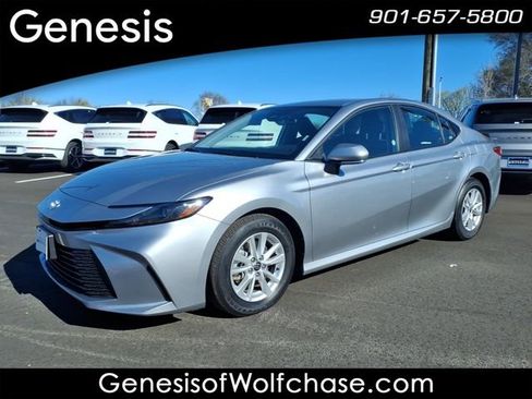 Used 2025 Toyota Camry LE FWD image 21