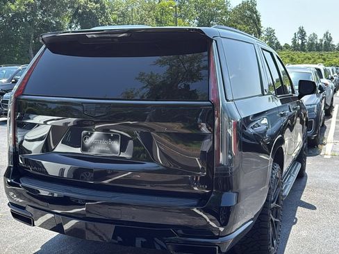 Used 2021 Cadillac Escalade Premium Luxury AWD/4WD image 3