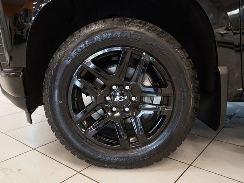 Certified 2022 Chevrolet Silverado 1500 RST w/ LPO, Blackout Package AWD/4WD image 15