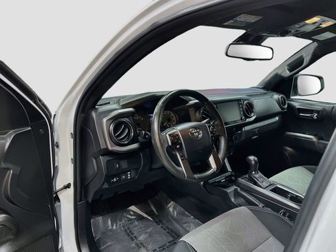 Used 2023 Toyota Tacoma TRD Off-Road image 9