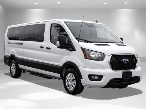 Used 2023 Ford Transit 350 XLT image 5
