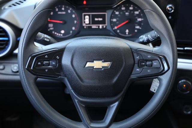 Used 2025 Chevrolet Trax LS w/ LS Convenience Package FWD image 14