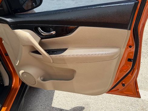 Used 2018 Nissan Rogue SL FWD image 17