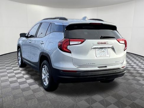 Used 2022 GMC Terrain SLE w/ Driver Convenience Package image 4